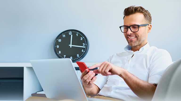 In che modo i software di gestione della forza lavoro influiscono sul processo di gestione delle buste paga?