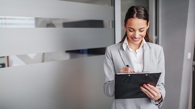 In che modo l’outsourcing delle risorse umane riduce i costi e aumenta l’efficienza?